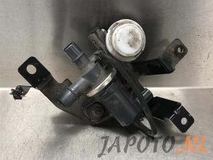 Gebruikte Waterpomp Mitsubishi Outlander (GF/GG) 2.4 16V PHEV 4x4 Prijs € 104,95 Margeregeling aangeboden door Japoto Parts B.V.