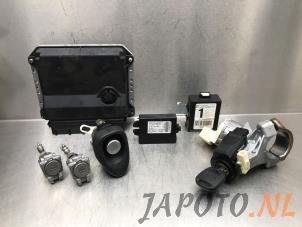 Gebruikte Contactslot + computer Toyota Yaris II (P9) 1.33 16V Dual VVT-I Prijs € 150,00 Margeregeling aangeboden door Japoto Parts B.V.