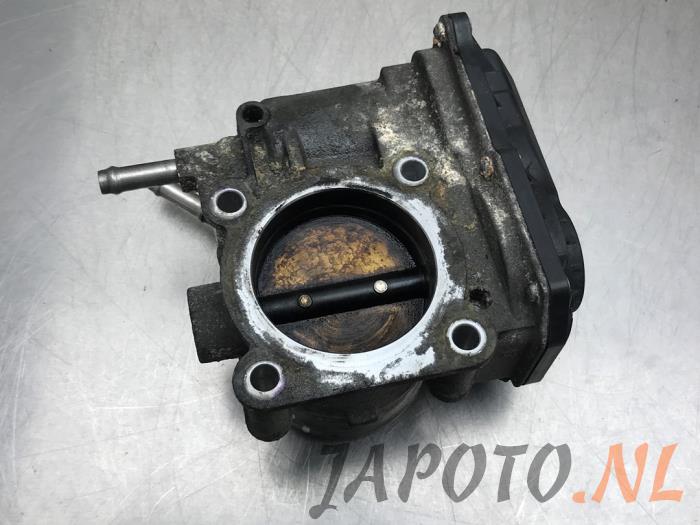 Gebruikte Gasklephuis Toyota Avensis (T25/B1B) 1.8 16V VVT-i Prijs € 52,45 Margeregeling aangeboden door Japoto Parts B.V.