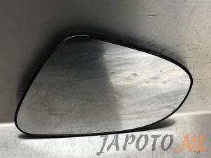 Gebruikte Spiegelglas links Toyota Auris Touring Sports (E18) 1.2 T 16V Prijs € 24,95 Margeregeling aangeboden door Japoto Parts B.V.