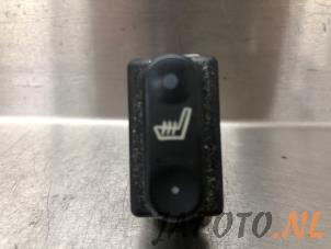 Gebruikte Schakelaar Stoelverwarming Nissan Qashqai+2 Prijs € 20,95 Margeregeling aangeboden door Japoto Parts B.V.