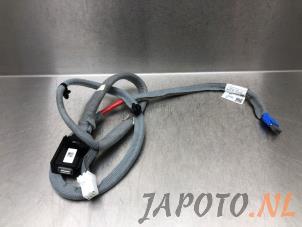 Gebruikte AUX/USB aansluiting Kia Sportage (NQ5) 1.6 T-GDi Hybrid 16V AWD Prijs € 34,95 Margeregeling aangeboden door Japoto Parts B.V.