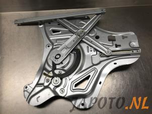 Gebruikte Ruitmechaniek 4Deurs links-voor Hyundai iX35 (LM) 2.0 16V Prijs € 74,95 Margeregeling aangeboden door Japoto Parts B.V.