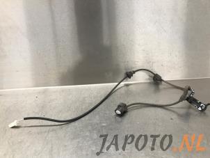 Gebruikte ABS Sensor Toyota Yaris III (P13) 1.5 16V Hybrid Prijs € 20,95 Margeregeling aangeboden door Japoto Parts B.V.