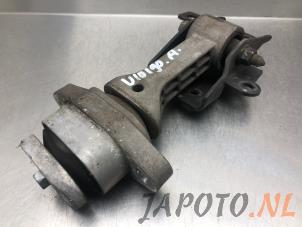 Gebruikte Versnellingsbak Steun Kia Venga 1.6 CVVT 16V Prijs € 20,95 Margeregeling aangeboden door Japoto Parts B.V.