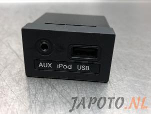 Gebruikte AUX/USB aansluiting Kia Venga 1.6 CVVT 16V Prijs € 19,99 Margeregeling aangeboden door Japoto Parts B.V.