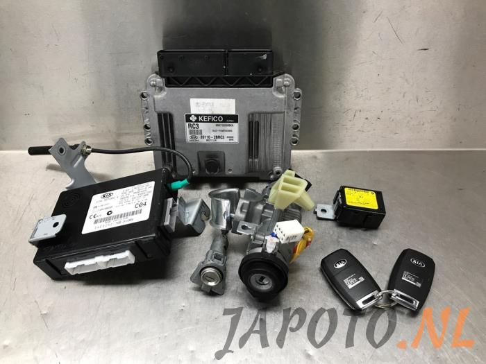Gebruikte Kontaktslot + computer Kia Cee'd Sportswagon (JDC5) 1.6 GDI 16V Prijs € 262,45 Margeregeling aangeboden door Japoto Parts B.V.
