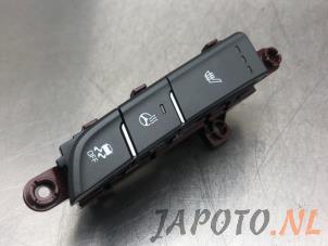 Gebruikte Schakelaar (diversen) Hyundai i30 Fastback (PDEBA/PEDBC) 2.0 N Turbo 16V Prijs € 39,95 Margeregeling aangeboden door Japoto Parts B.V.