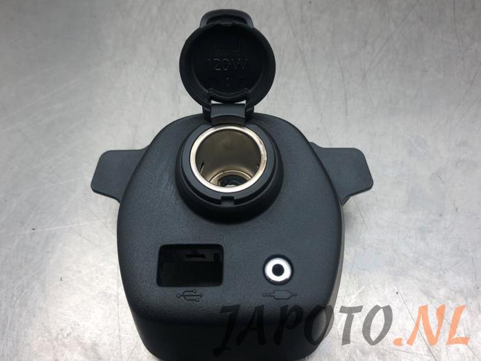 12 volt connection Toyota Aygo