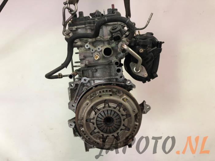 Motor van een Toyota Yaris II (P9) 1.33 16V Dual VVT-I 2010