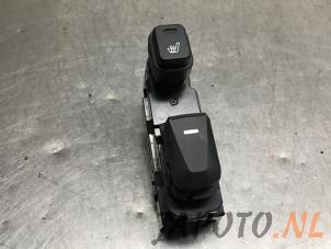 Gebruikte Schakelaar Elektrisch Raam Hyundai iX35 (LM) 1.6 GDI 16V Prijs € 20,95 Margeregeling aangeboden door Japoto Parts B.V.