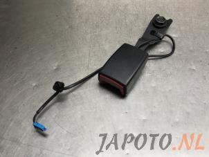 Gebruikte Veiligheidsgordel Insteek rechts-voor Mitsubishi Colt (Z2/Z3) 1.5 16V Prijs € 14,95 Margeregeling aangeboden door Japoto Parts B.V.