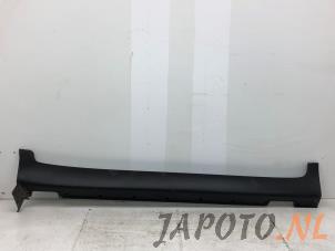 Gebruikte Sideskirt rechts Kia Sportage (SL) 2.0 CVVT 16V 4x2 Prijs € 74,95 Margeregeling aangeboden door Japoto Parts B.V.