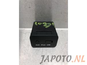 Gebruikte AUX/USB aansluiting Kia Sportage (SL) 2.0 CVVT 16V 4x2 Prijs € 19,95 Margeregeling aangeboden door Japoto Parts B.V.