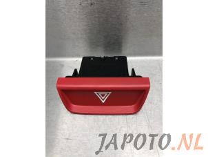 Gebruikte Schakelaar Paniekverlichting Kia Sportage (SL) 2.0 CVVT 16V 4x2 Prijs € 9,99 Margeregeling aangeboden door Japoto Parts B.V.