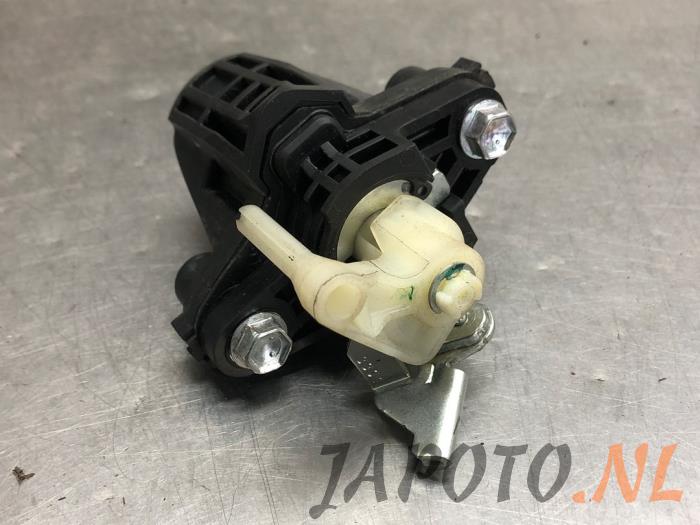 Schakelaar achterklep van een Toyota Aygo (B40) 1.0 12V VVT-i 2018