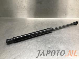 Gebruikte Amortisseur links-achter Hyundai Ioniq 1.6 GDI 16V Hybrid Prijs € 24,95 Margeregeling aangeboden door Japoto Parts B.V.