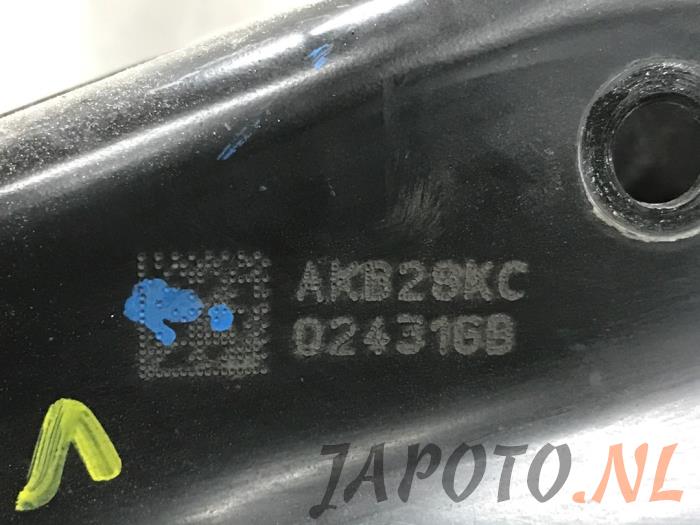 Draagarm onder links-achter van een Honda Civic (FK6/7/8/9) 1.0i VTEC Turbo 12V 2018