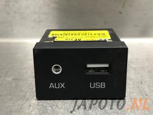 Gebruikte AUX/USB aansluiting Hyundai Ioniq 1.6 GDI 16V Hybrid Prijs € 39,00 Margeregeling aangeboden door Japoto Parts B.V.