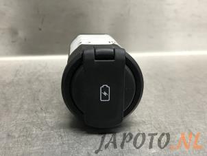Gebruikte AUX/USB aansluiting Hyundai Ioniq 1.6 GDI 16V Hybrid Prijs € 49,00 Margeregeling aangeboden door Japoto Parts B.V.