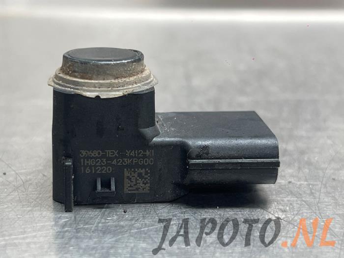 Sensor PDC van een Honda Civic (FK6/7/8/9) 1.0i VTEC Turbo 12V 2018