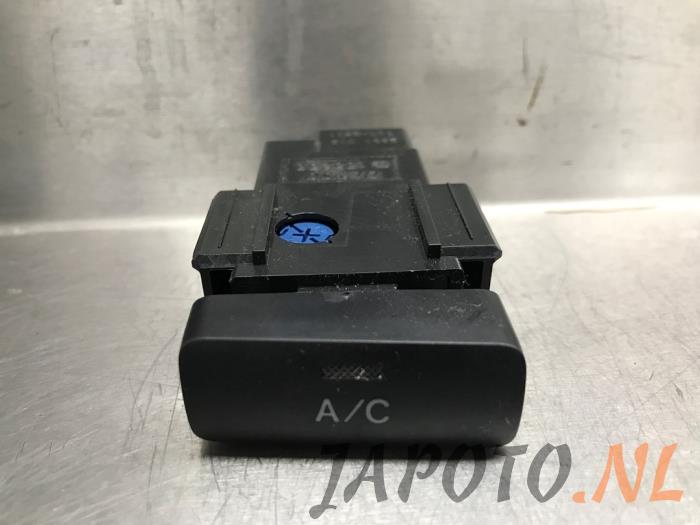 Air conditioning switch Toyota Corolla Verso