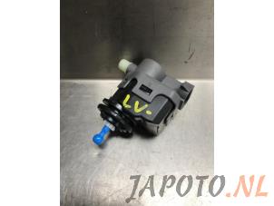 Gebruikte Koplampmotor Nissan NV 200 (M20M) E-NV200 Prijs € 15,00 Margeregeling aangeboden door Japoto Parts B.V.