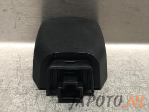 Gebruikte Sensor regen Toyota RAV4 (A3) 2.0 16V VVT-i 4x4 Prijs € 26,25 Margeregeling aangeboden door Japoto Parts B.V.