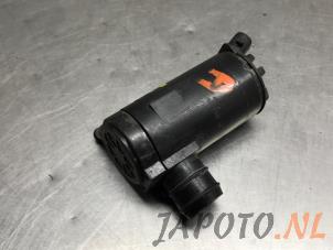 Gebruikte Ruitensproeierpomp achter Chevrolet Spark (M300) 1.0 16V Prijs € 15,70 Margeregeling aangeboden door Japoto Parts B.V.