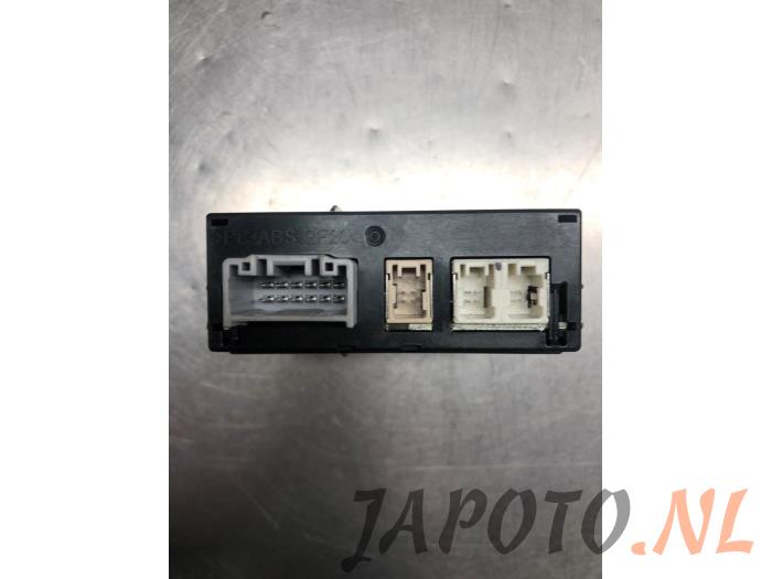 AUX/USB aansluiting van een Mazda MX-5 (ND) 2.0 SkyActiv G-160 16V 2018