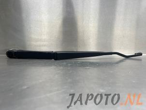 Gebruikte Ruitenwisserarm voor Mazda MX-5 (ND) 2.0 SkyActiv G-160 16V Prijs € 30,00 Margeregeling aangeboden door Japoto Parts B.V.