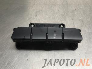 Gebruikte Schakelaar (diversen) Kia Rio IV (YB) 1.0i T-GDi 100 12V Prijs € 19,95 Margeregeling aangeboden door Japoto Parts B.V.