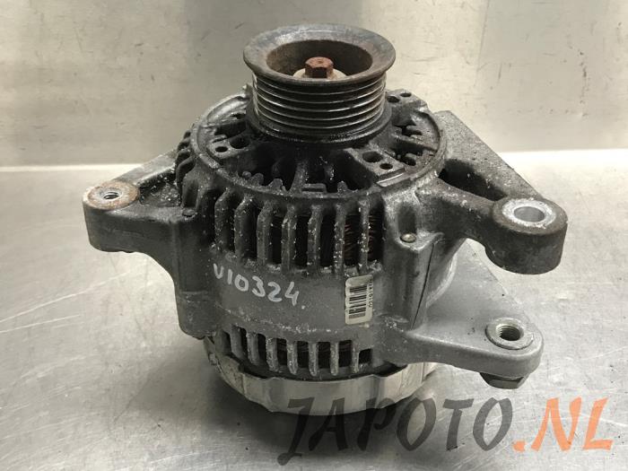 Gebruikte Dynamo Toyota Corolla (E12) 1.6 16V VVT-i Prijs € 36,70 Margeregeling aangeboden door Japoto Parts B.V.