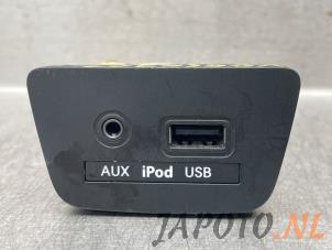 Gebruikte AUX/USB aansluiting Hyundai i30 (GDHB5) 1.6 GDI Blue 16V Prijs € 24,95 Margeregeling aangeboden door Japoto Parts B.V.