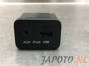 Gebruikte AUX/USB aansluiting Kia Sportage (SL) 2.0 CVVT 16V 4x4 Prijs € 19,95 Margeregeling aangeboden door Japoto Parts B.V.