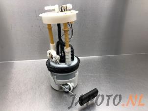 Gebruikte Benzinepomp Nissan Qashqai (J10) 2.0 16V Prijs € 52,45 Margeregeling aangeboden door Japoto Parts B.V.