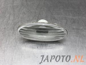 Gebruikte Knipperlicht Scherm links-voor Nissan Qashqai (J10) 2.0 16V Prijs € 6,95 Margeregeling aangeboden door Japoto Parts B.V.