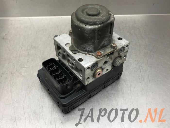 Gebruikte ABS Pomp Toyota Corolla Verso (E12) 1.6 16V VVT-i Prijs € 52,45 Margeregeling aangeboden door Japoto Parts B.V.