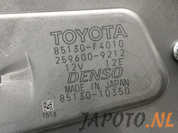 Motor Ruitenwisser achter van een Toyota C-HR (X1,X5) 1.8 16V Hybrid 2022