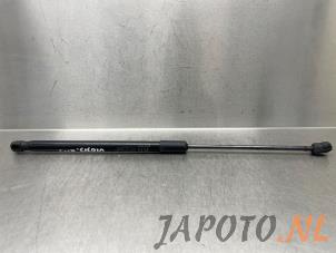 Gebruikte Kofferdekseldemper rechts-achter Hyundai i30 Wagon (GDHF5) 1.6 GDI Blue 16V Prijs € 10,49 Margeregeling aangeboden door Japoto Parts B.V.