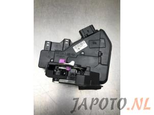 Gebruikte Portierslot Mechaniek 4Deurs links-achter Kia Niro I (DE) 1.6 GDI Hybrid Prijs € 49,95 Margeregeling aangeboden door Japoto Parts B.V.