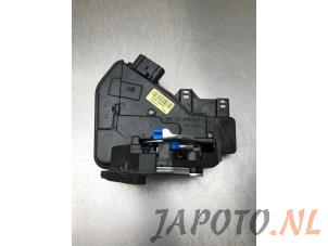 Gebruikte Portierslot Mechaniek 4Deurs rechts-achter Kia Niro I (DE) 1.6 GDI Hybrid Prijs € 49,95 Margeregeling aangeboden door Japoto Parts B.V.