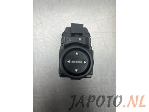 Gebruikte Spiegel Schakelaar Kia Rio IV (YB) 1.0i T-GDi 100 12V Prijs € 19,95 Margeregeling aangeboden door Japoto Parts B.V.