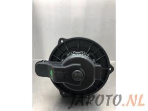 Gebruikte Chaufage Ventilatiemotor Kia Rio IV (YB) 1.0i T-GDi 100 12V Prijs € 74,95 Margeregeling aangeboden door Japoto Parts B.V.