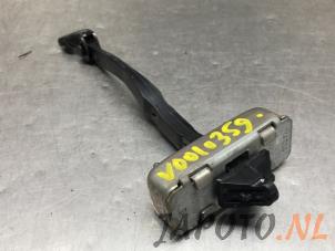Gebruikte Deurvanger 4Deurs links-achter Mazda CX-5 II (KF) 2.0 SkyActiv-G 165 16V 4WD Prijs € 15,70 Margeregeling aangeboden door Japoto Parts B.V.