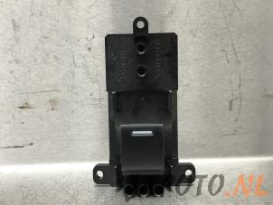 Gebruikte Schakelaar Elektrisch Raam Honda HR-V (RU) 1.5 i-VTEC 16V Prijs € 20,95 Margeregeling aangeboden door Japoto Parts B.V.