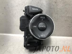 Gebruikte Schakelaar stuurbediening Honda HR-V (RU) 1.5 i-VTEC 16V Prijs € 36,70 Margeregeling aangeboden door Japoto Parts B.V.