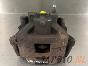 Gebruikte Remklauw (Tang) links-voor Toyota Yaris III (P13) 1.33 16V Dual VVT-I Prijs € 15,70 Margeregeling aangeboden door Japoto Parts B.V.