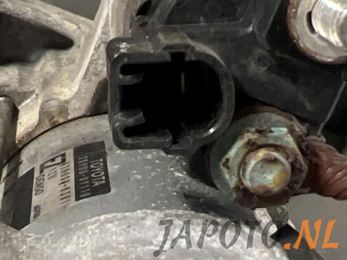 Startmotor van een Toyota Yaris III (P13) 1.33 16V Dual VVT-I 2011