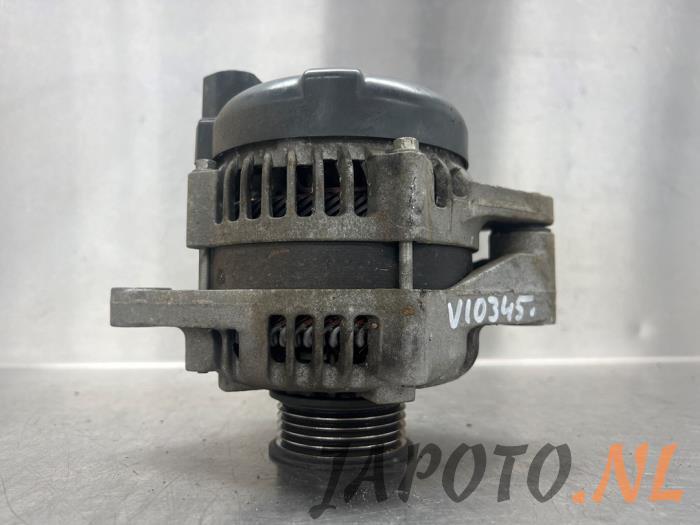 Dynamo van een Suzuki Celerio (LF) 1.0 12V 2015